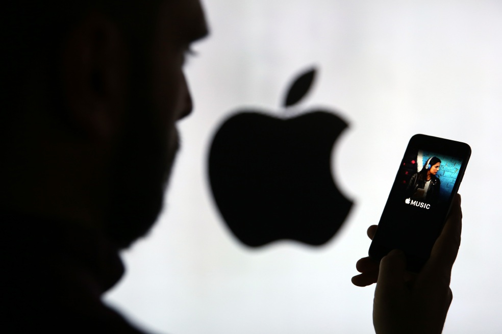 Apple, Jay Z y el terremoto en la industria musical