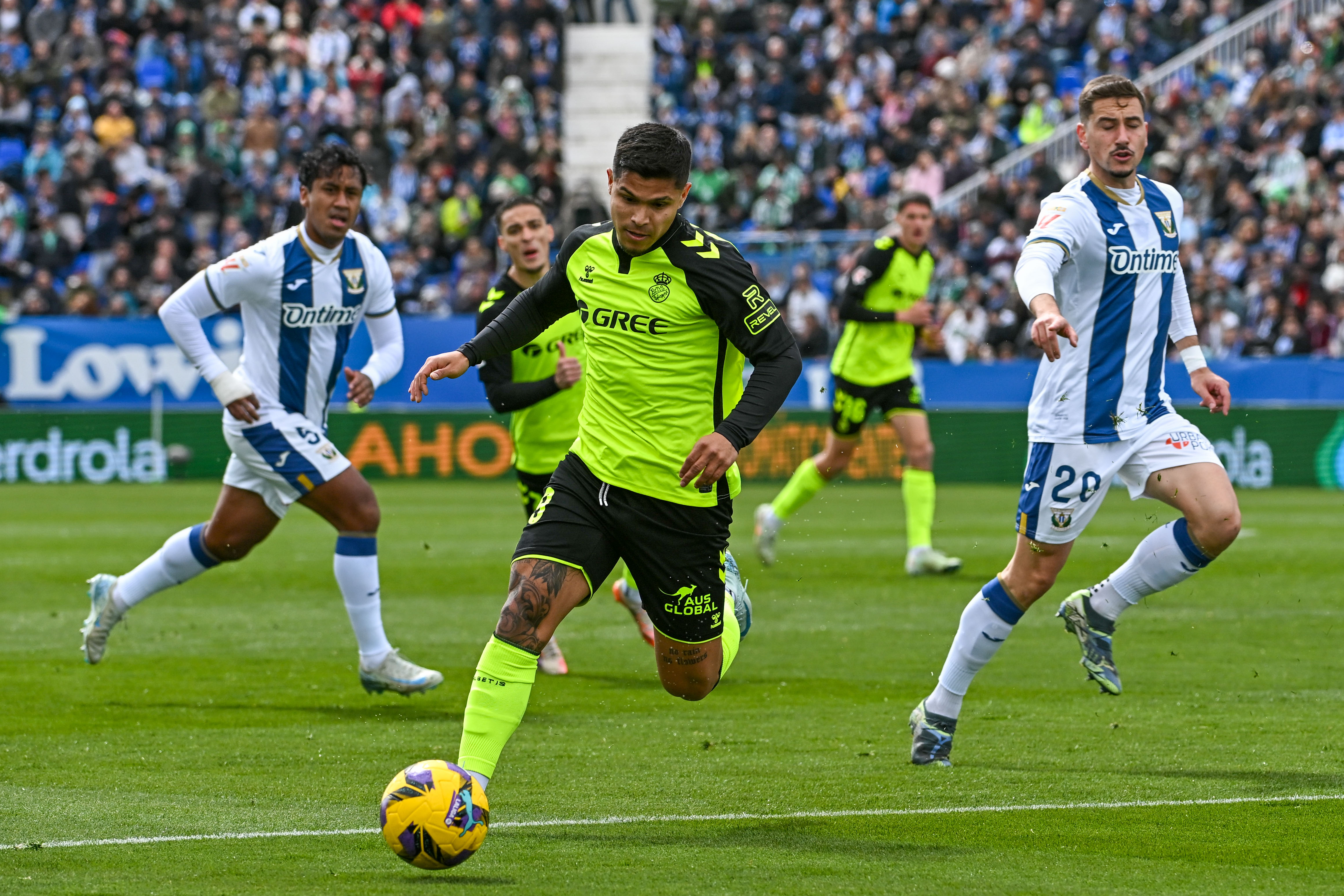 Así fue el primer gol del ‘Cucho’ Hernández con el Betis: fue el de la victoria