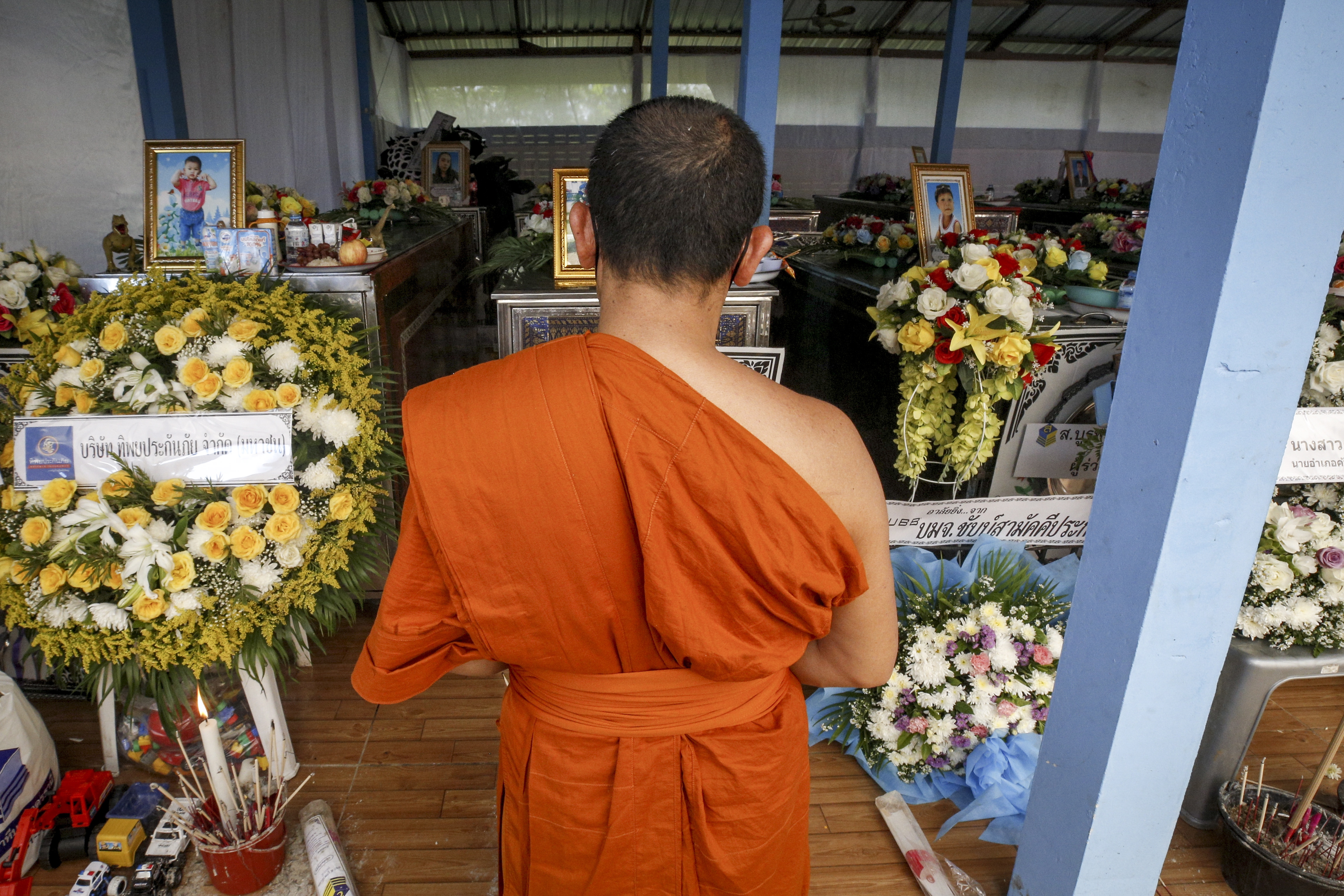 En fotos: así avanzan tres días de funerales tras masacre en guardería de Tailandia