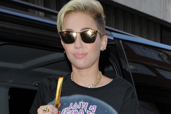 Miley Cyrus y su papá van a terapia