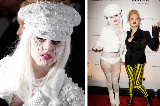 Lady Gaga soprende con maquillaje de perlas