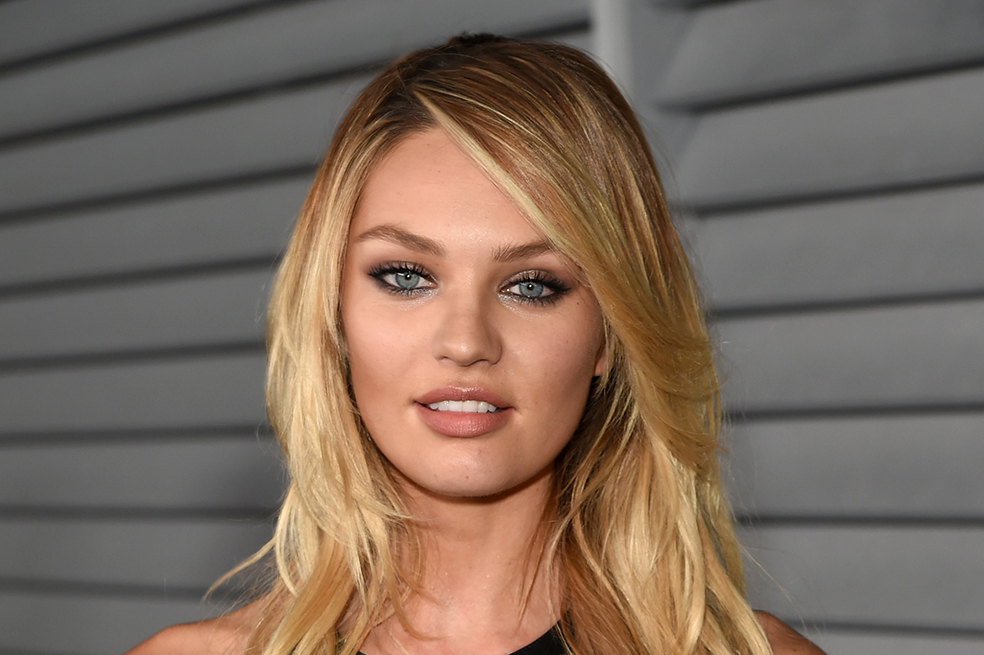Candice Swanepoel responde críticas sobre su cuerpo: «Soy yo 12 días después de tener mi hijo»