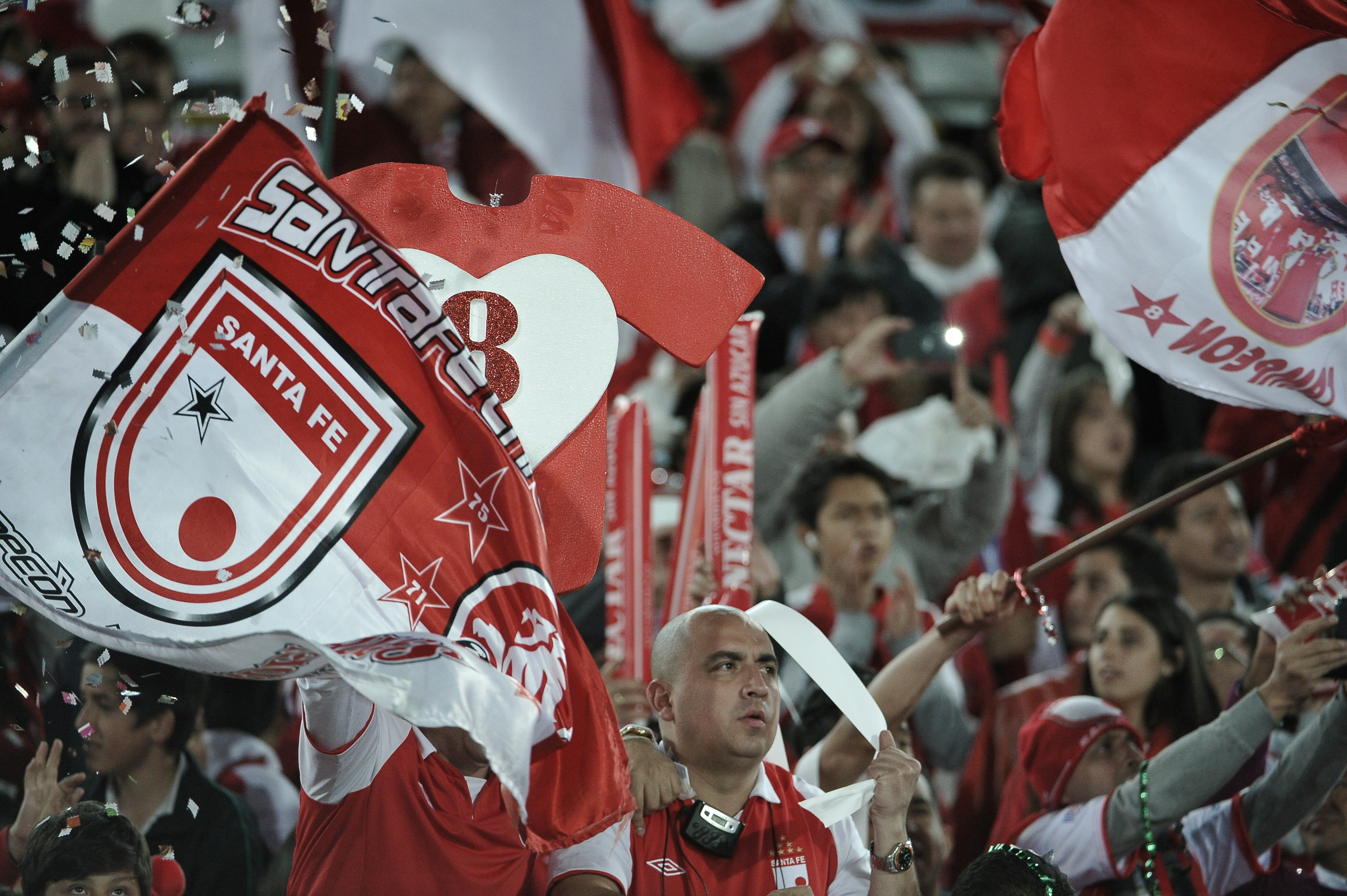 Barra de Santa Fe denuncia que Clan del Golfo mató a un hincha en viaje a Medellín