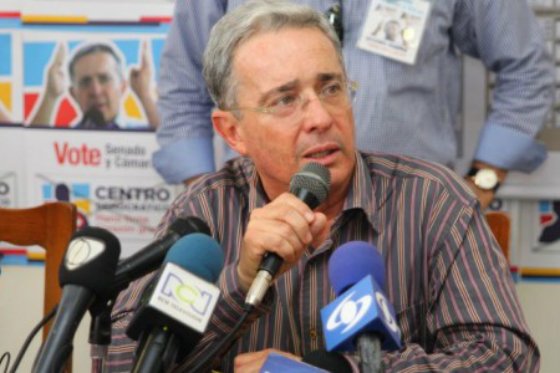 A Timochenko le levantan órdenes de captura y él y Farc continúan delinquiendo: Uribe