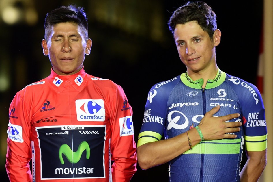 Los colombianos Nairo Quintana y Esteban Chaves en el podio de la Vuelta a España. / AFP