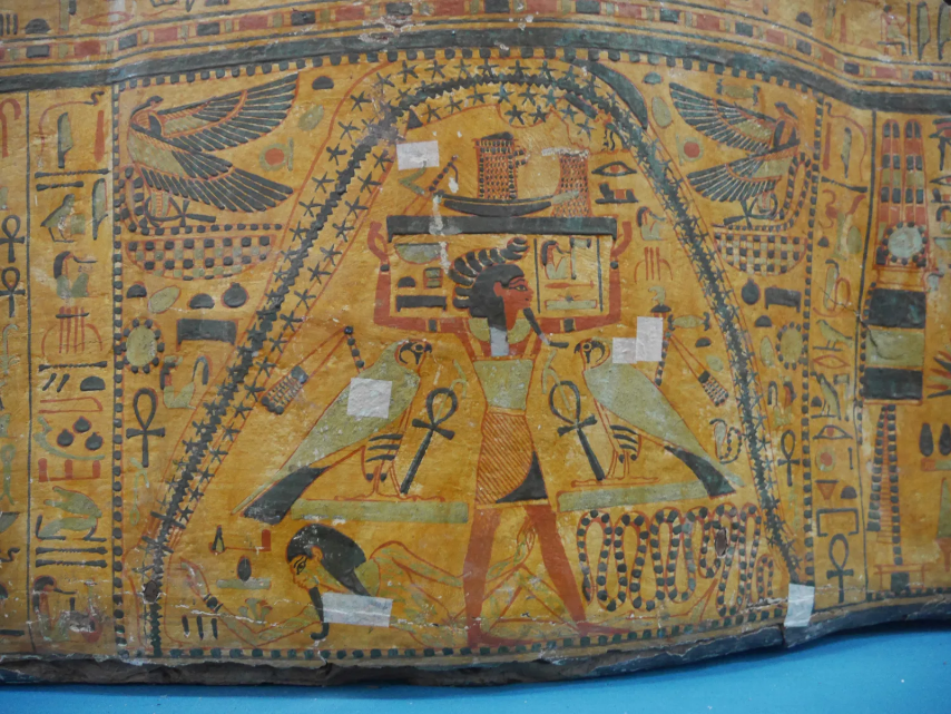 Ataúd de Nesitaudjatakhet en la colección del Museo Arqueológico de Odessa