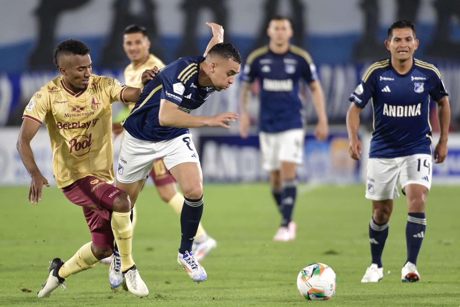 Daniel Giraldo y David Mackalister Silva (derecha), son piezas claves en la columna vertebral de Millonarios.