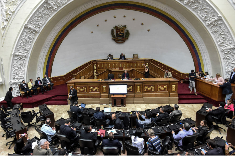 Asamblea Nacional califica de «usurpador» a Nicolás Maduro
