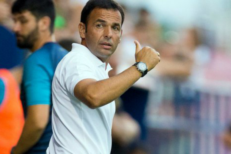 Villarreal destituye a su técnico y anuncia a Javier Calleja como nuevo entrenador