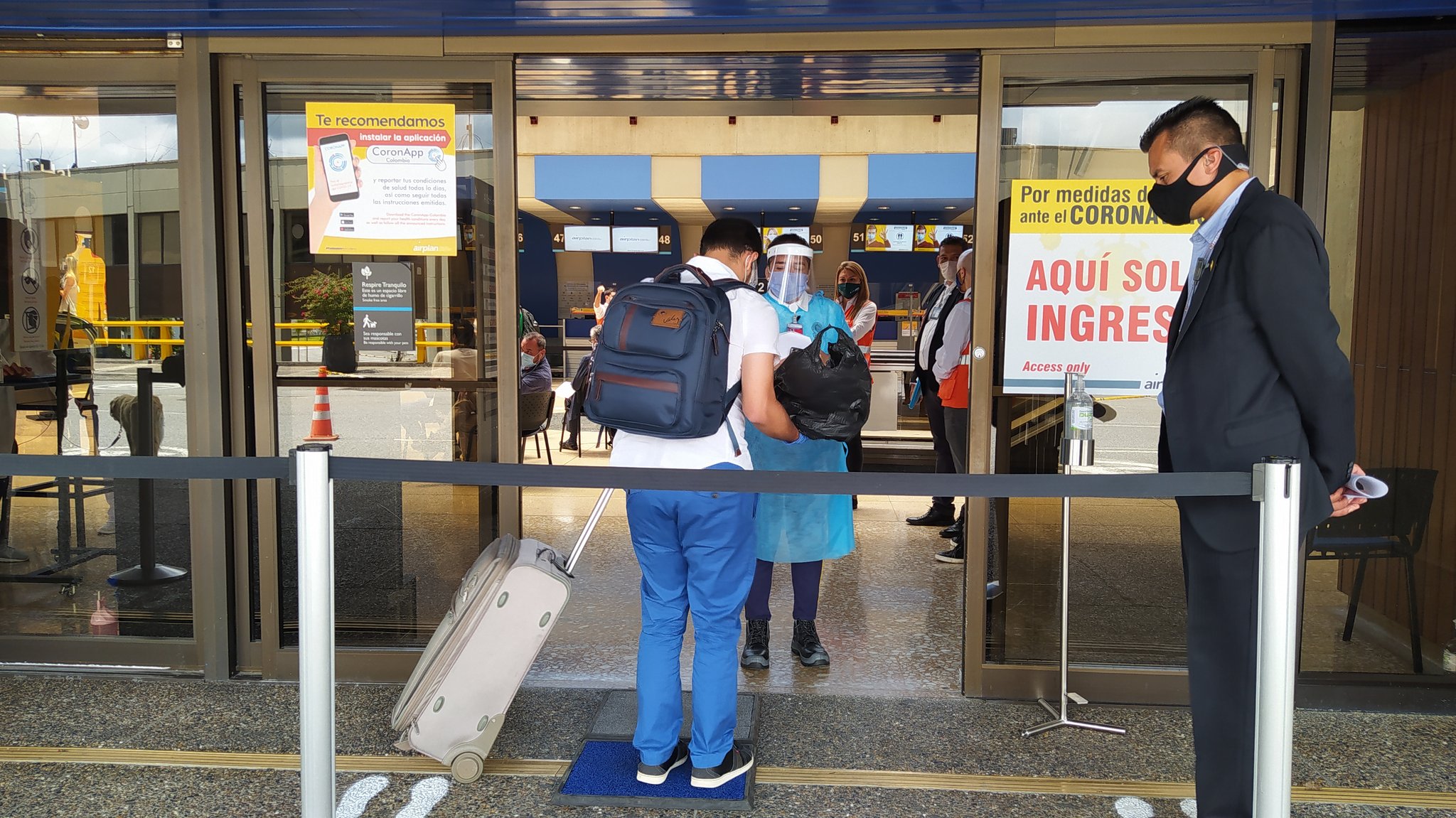 Choque de dos vehículos dejó 9 lesionados en el aeropuerto de Rionegro, Antioquia