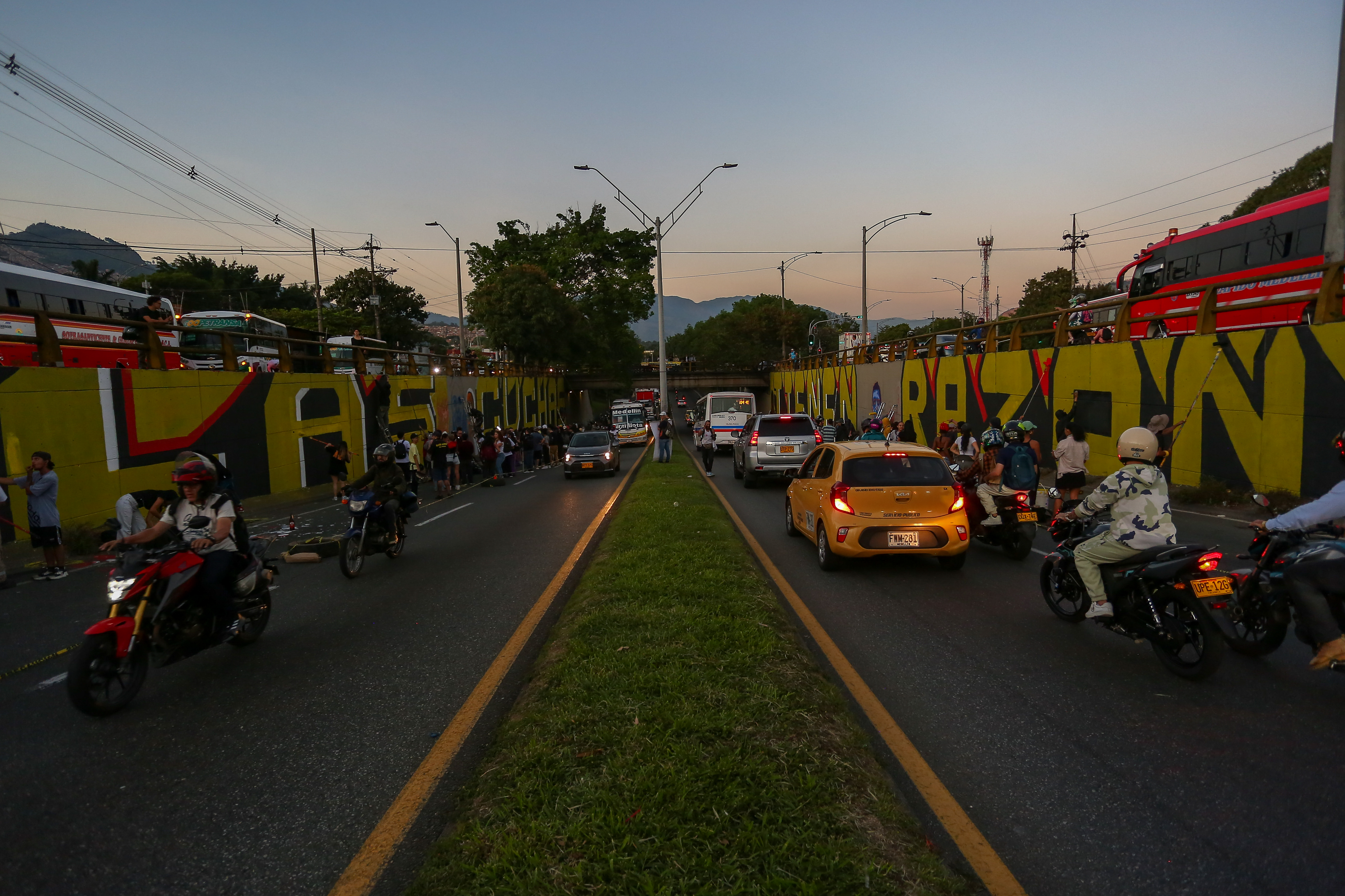 Vuelven a pintar mural en Medellín "Las cuchas tienen razón"