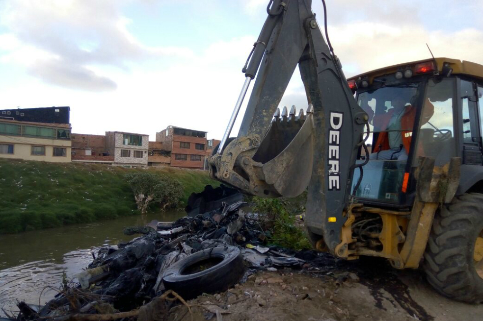 Sacan 270 toneladas de basuras del río Tunjuelo