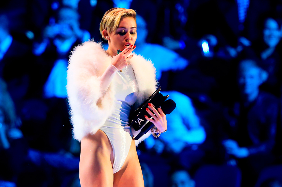 Miley Cyrus y el porro que se fumó en los EMA 2013
