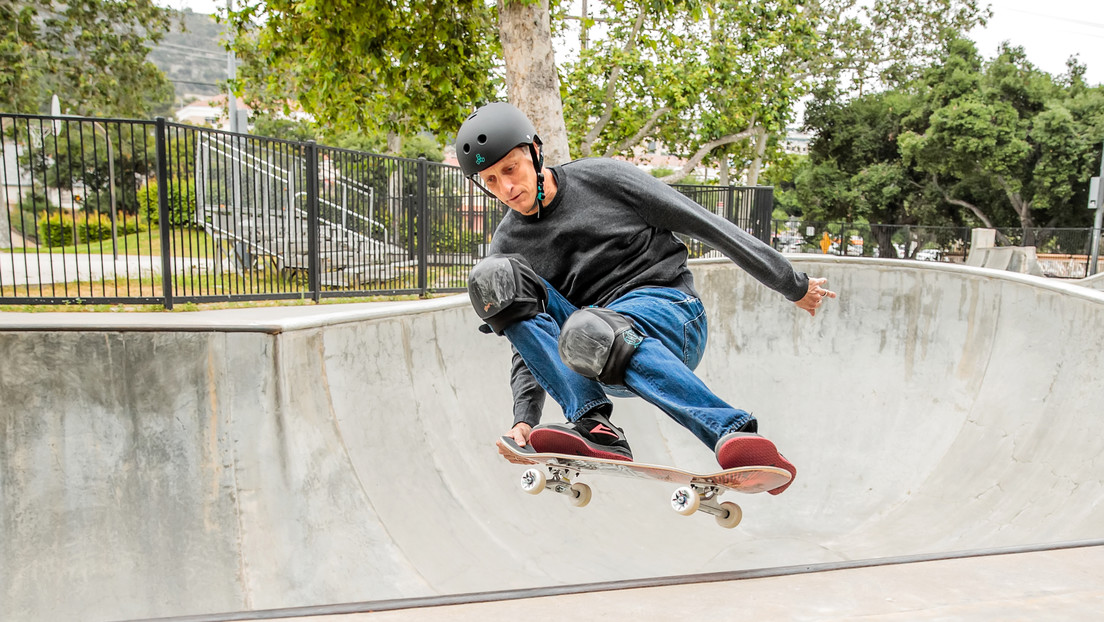 Tony Hawk prueba pista de skateboard, nuevo deporte en los Juegos Olímpicos