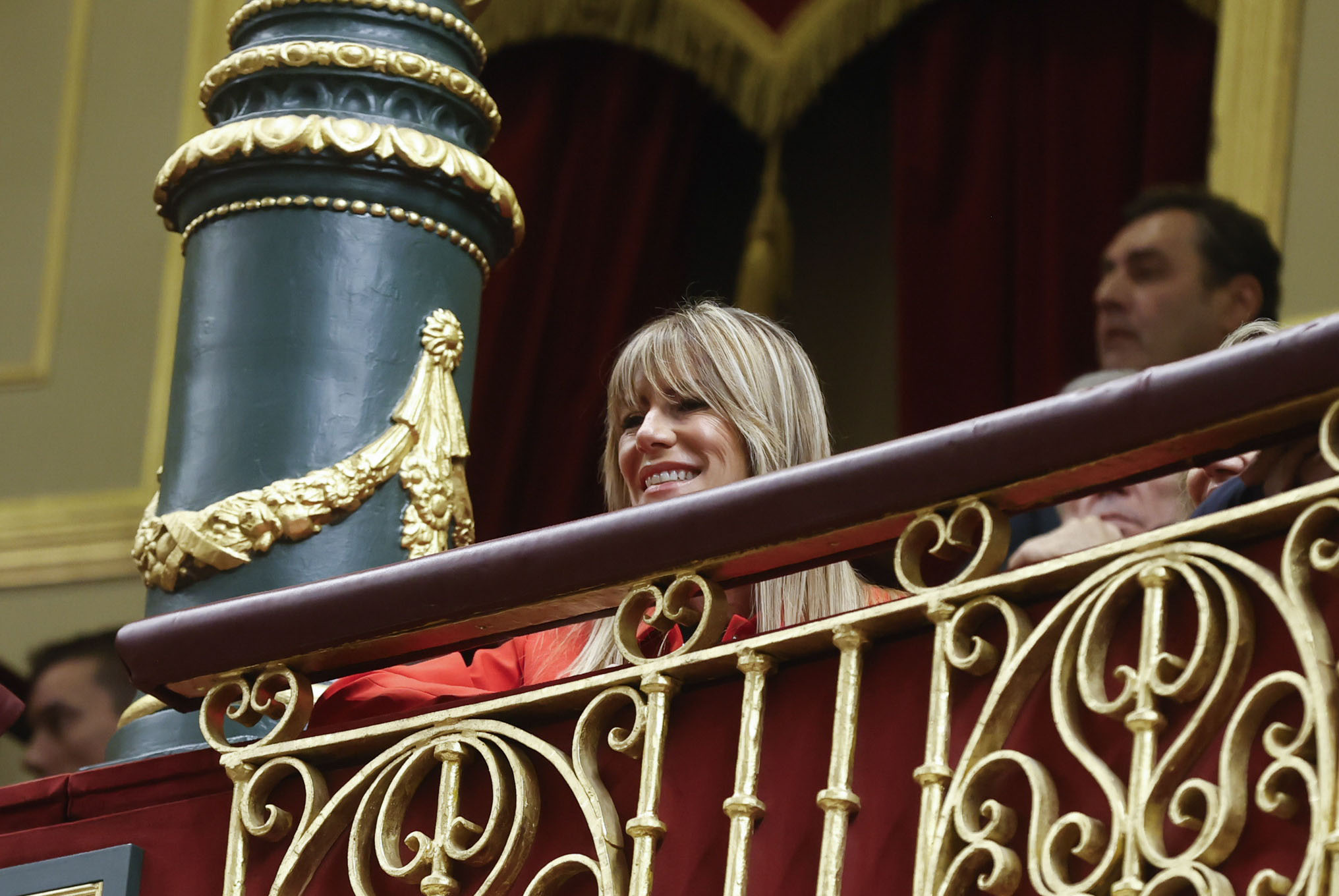 MADRID, 16/11/2023.- Begoña Gómez, mujer del presidente del Gobierno en funciones Pedro Sánchez, durante la segunda jornada de la investidura del secretario general del PSOE Pedro Sánchez celebrada en el Congreso de los Diputados en Madrid, este jueves. El Congreso vota un tercer mandato de Sánchez quien, previsiblemente, logrará ser reelegido presidente del Gobierno tras superar la investidura con el apoyo de 179 diputados tras pactar diferentes acuerdos con sus socios parlamentarios y una ley de amnistía para los encausados del 'procès'. EFE/ Juan Carlos Hidalgo