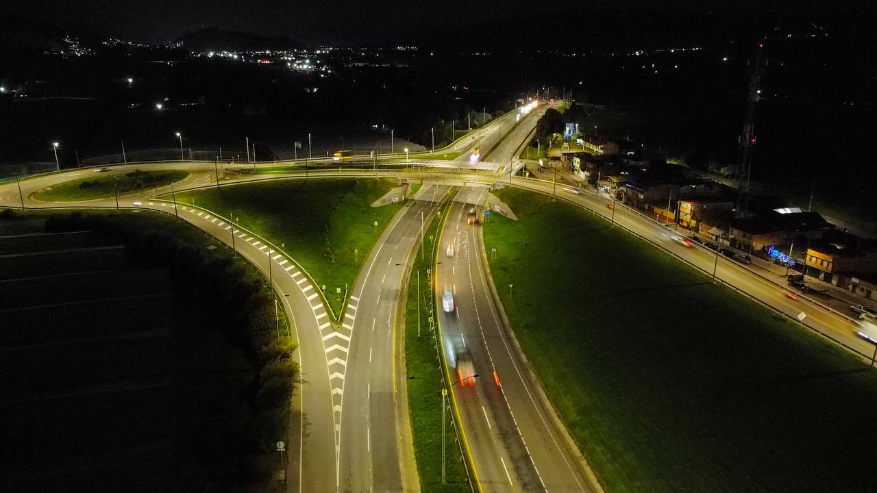 Alumbrado de la vía Bogotá-Facatativá, obra que le costó $2.125 millones a Madrid