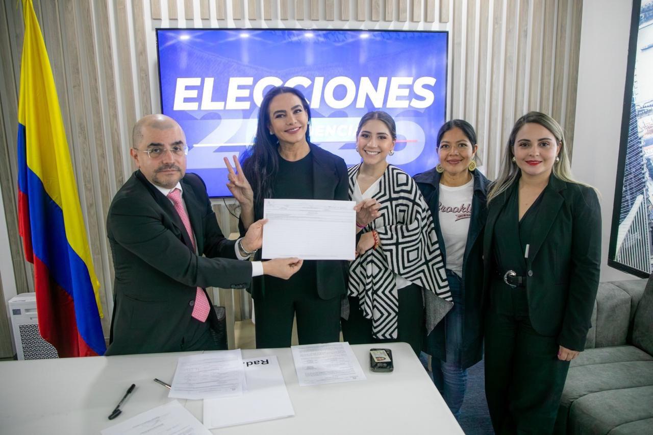 Luz María Zapata ya es la candidata número 40 que buscará inscribirse por firmas