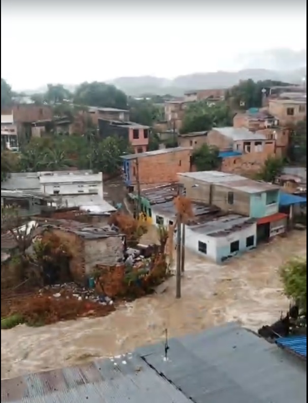 Fuertes lluvias e inundaciones en Girardot: colapso de alcantarillado afectó el municipio