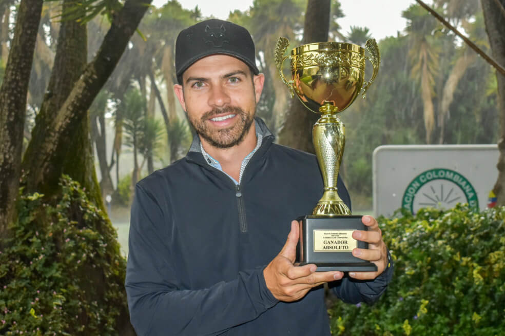 Manuel Villegas logró en Bogotá su cuarto título como golfista profesional. / Cortesía Fedegolf
