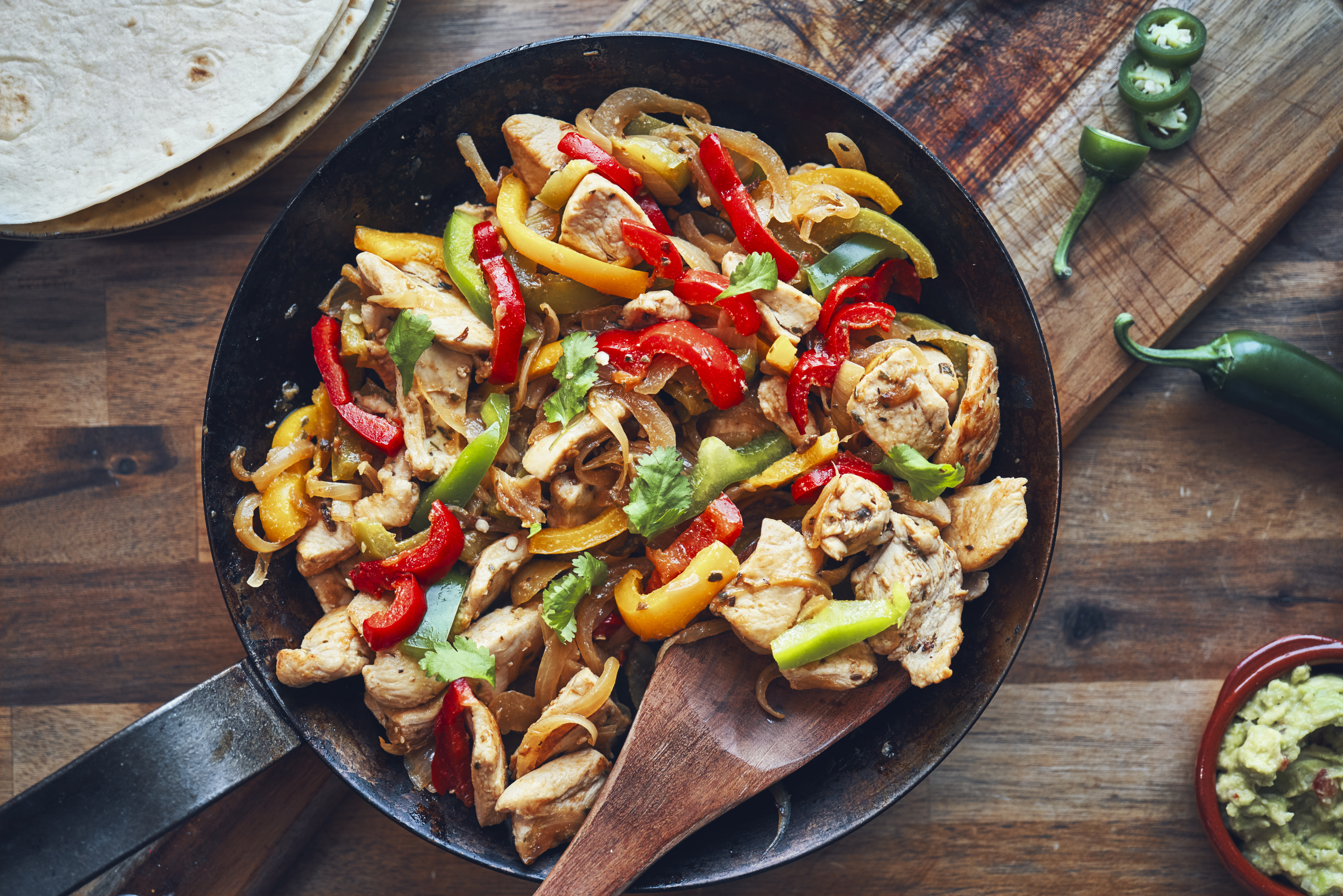 Pollo salteado con vegetales para empezar la semana