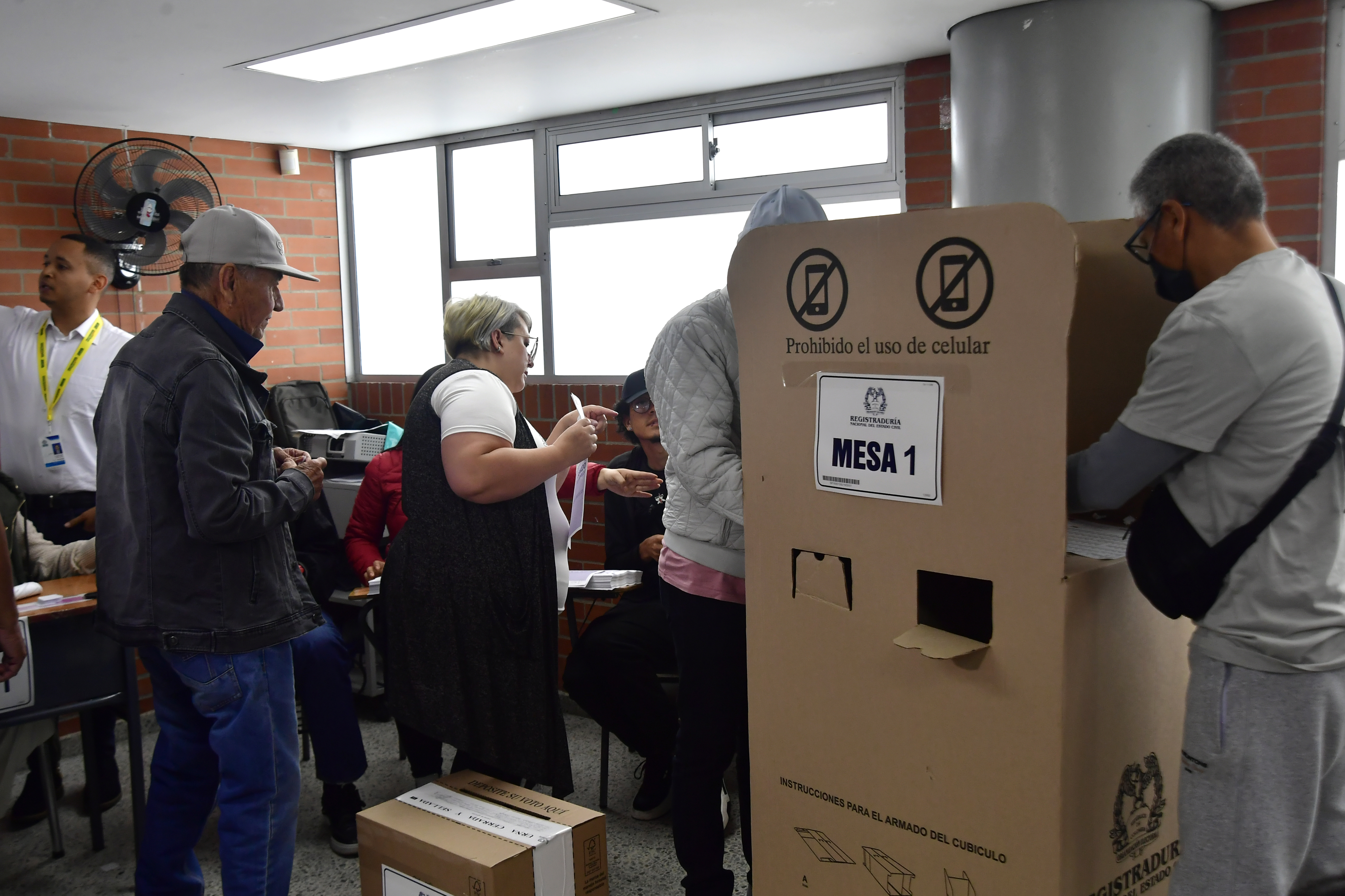Crece el número de partidos que apuesta a las encuestas para definir su ruta hacia 2026