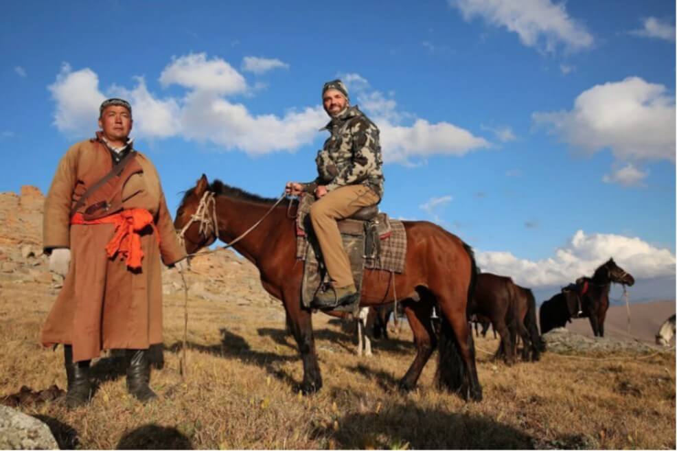 Hijo de Trump es criticado por matar una oveja en peligro de extinción en Mongolia