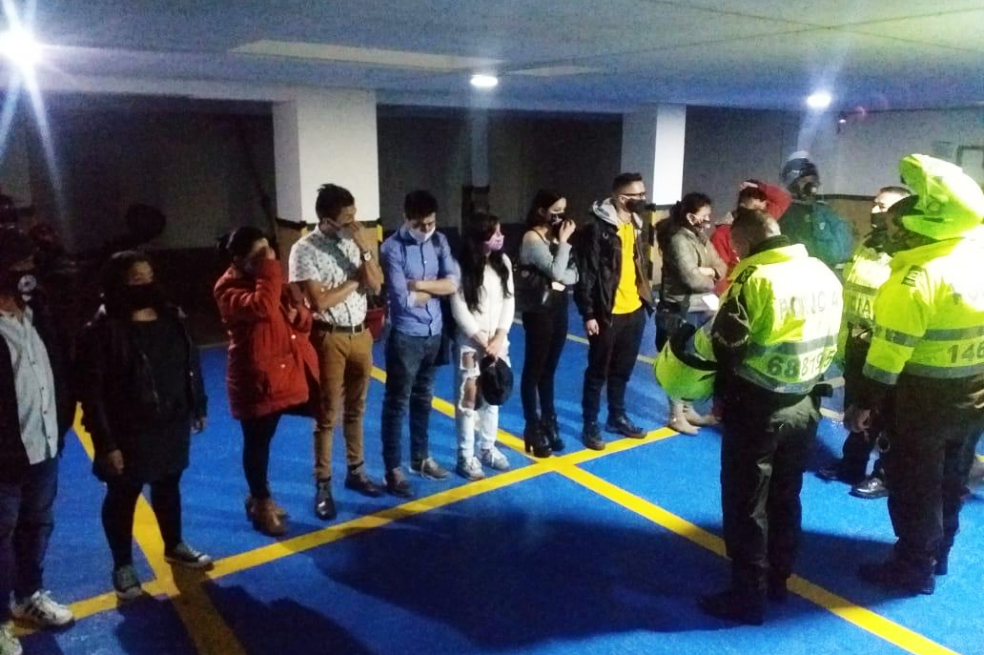 Sorprenden a doce personas departiendo en un motel del sur de Bogotá, en plena cuarentena