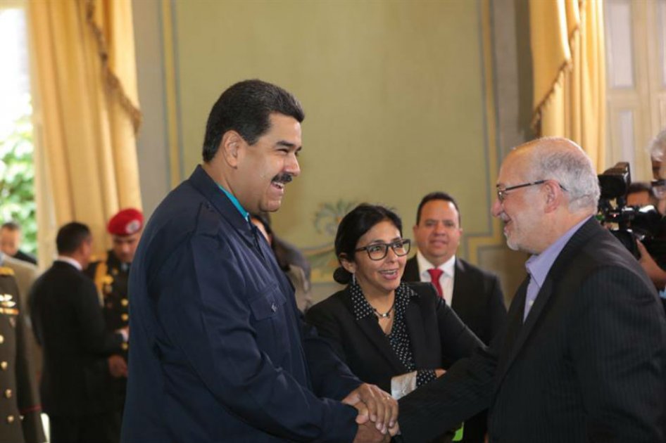 Irán da crédito de 500 millones de dólares a Venezuela para comercio e inversión