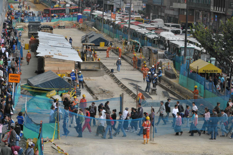 Denuncian problemas de planeación en obras de Transmilenio por la décima