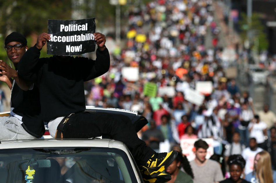 Baltimore suspende toque de queda y retira Guardia Nacional