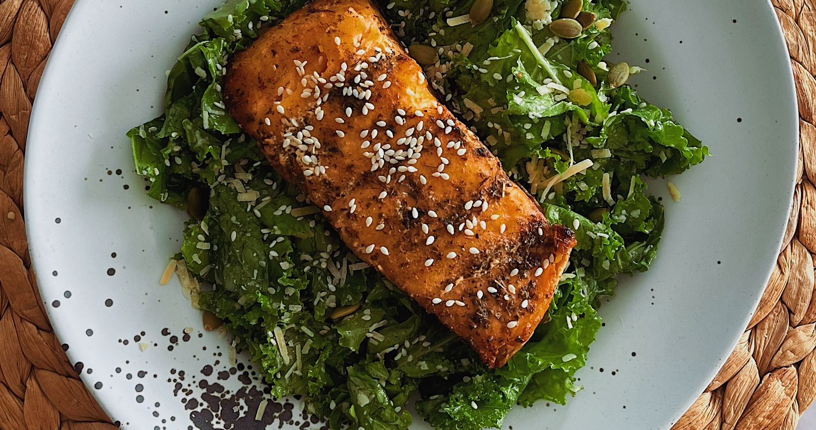 Este es el paso a paso para preparar una ensalada de kale