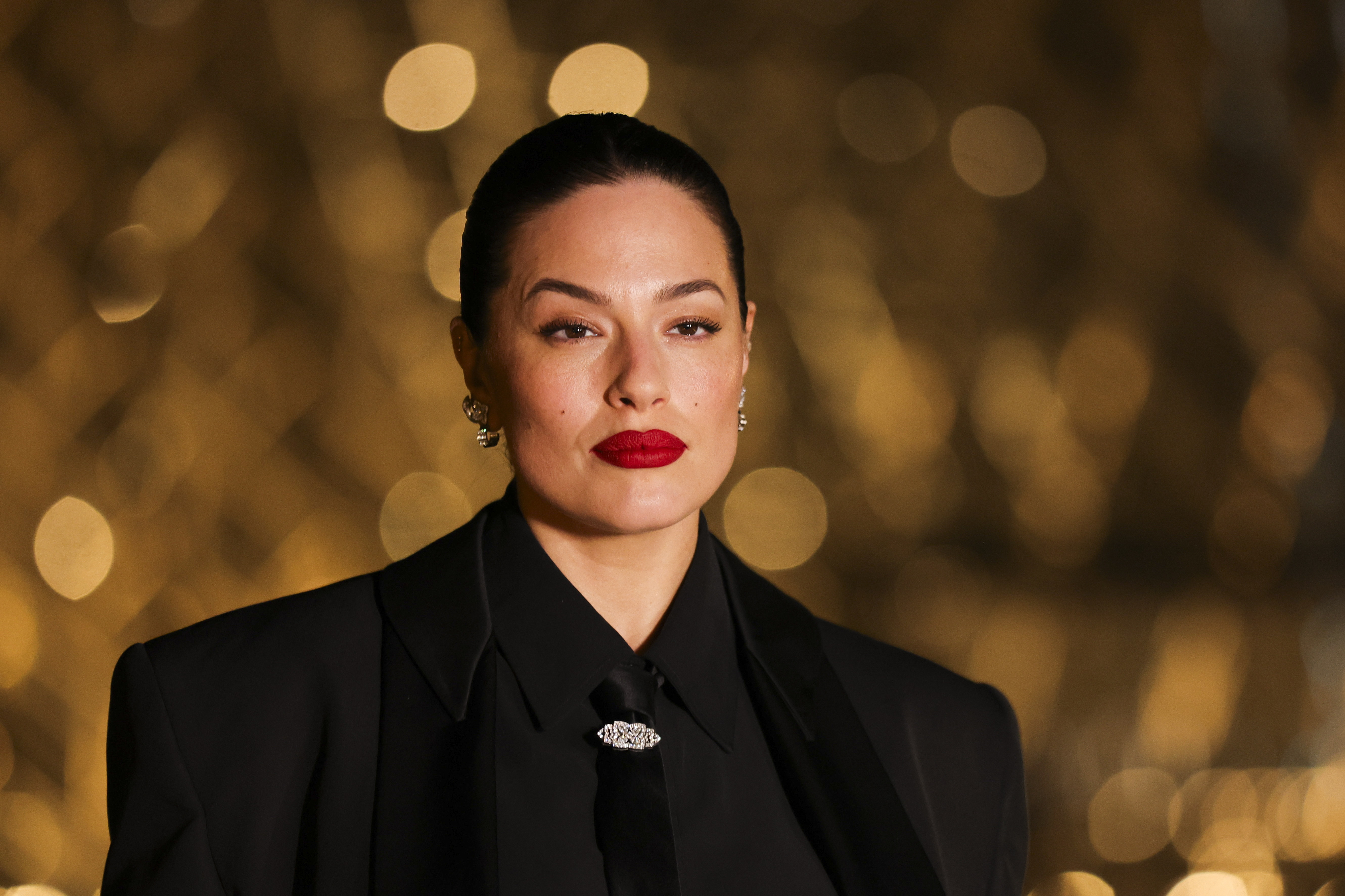 Paris (France), 04/03/2025.- US model Ashley Graham arrives for the 'Le Grand Diner du Louvre' at the Louvre Museum in Paris, France, 04 March 2025. The Louvre Museum is hosting the gala dinner to mark the official opening of Paris Fashion Week and to raise funds to support the Louvre's restoration projects, educational programs, and initiatives aimed at making the museum more accessible to a broader audience. (Moda, Francia) EFE/EPA/TERESA SUAREZ