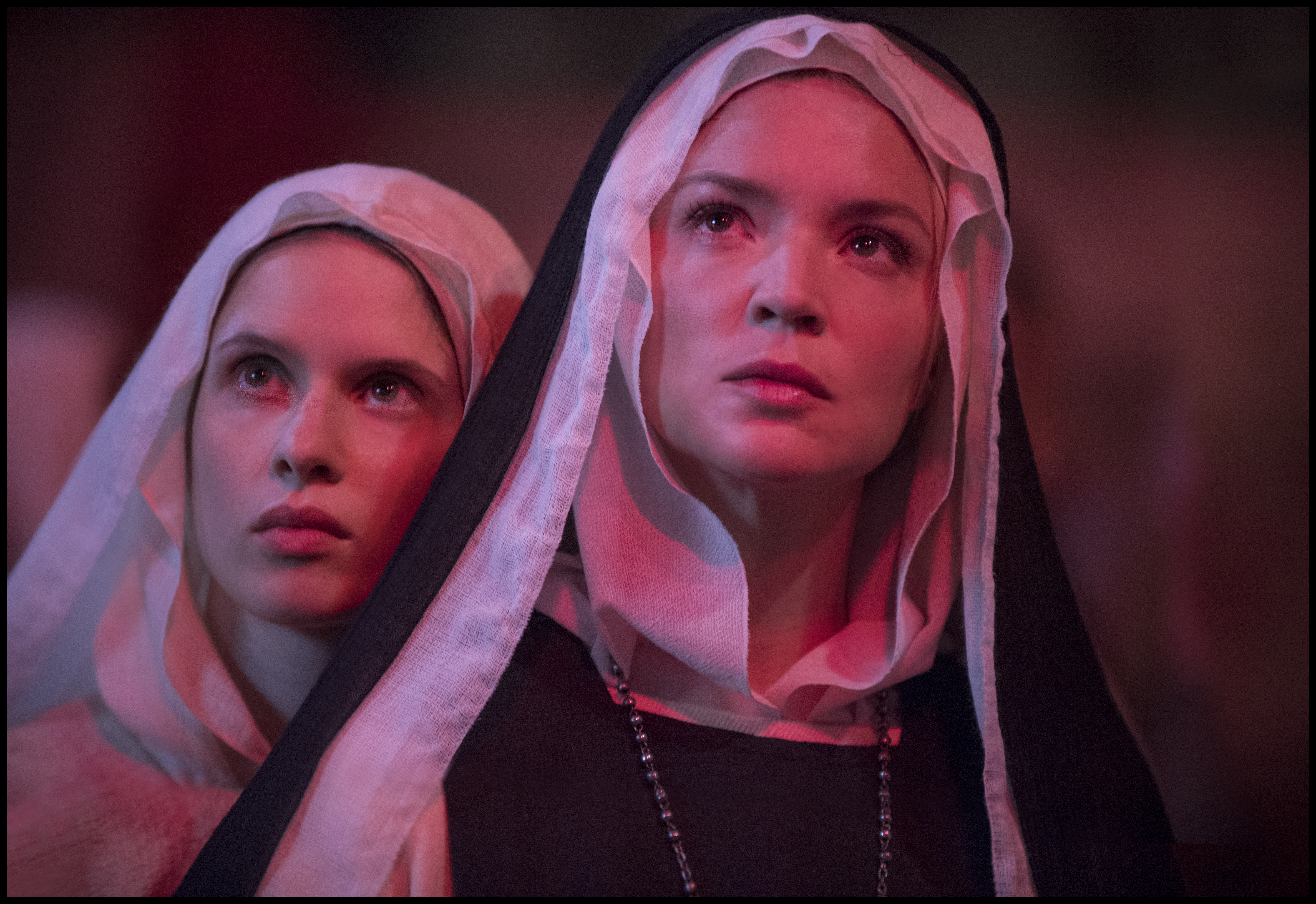 Desde su estreno mundial, en el pasado Festival de Cine de Cannes, ‘Benedetta’ no ha dejado indiferentes a sus espectadores y ha generado una ola de reacciones en redes sociales y medios de comunicación.