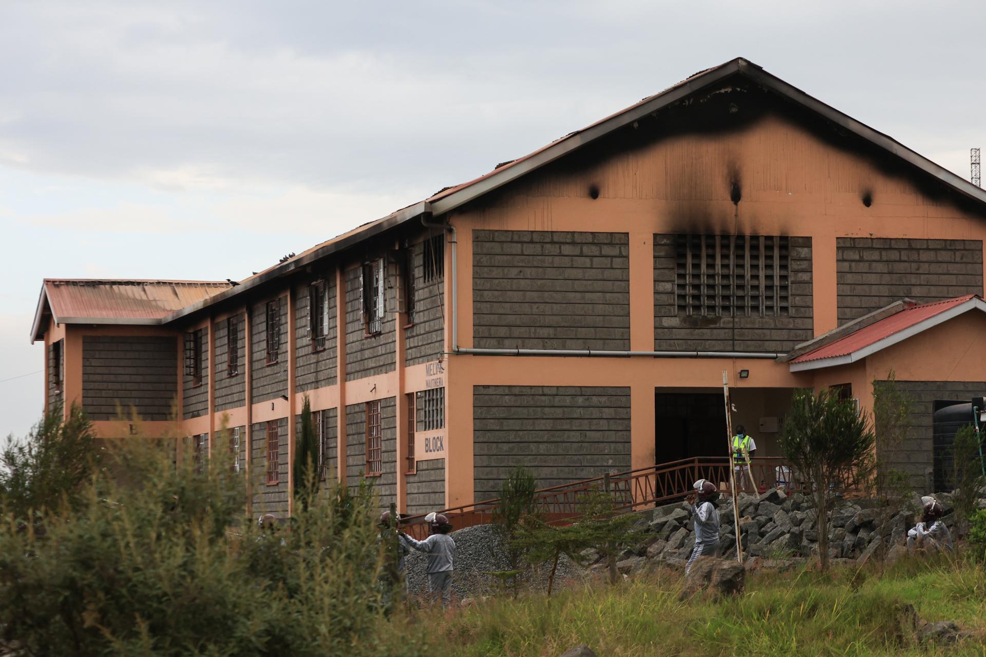 Ocho estudiantes están detenidas en Kenia tras el incendio en un colegio que dejó 16 muertos