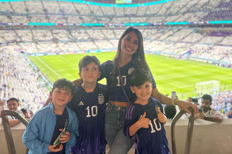 Georgina Rodríguez, la compañera de Cristiano Ronaldo y Antonela Roccuzzo, la esposa de Leo Messi, han sido noticia durante el Mundial de Fútbol en Qatar. Las dos, que son argentinas, han acompañado, en cada juego, en Doha, a sus parejas.