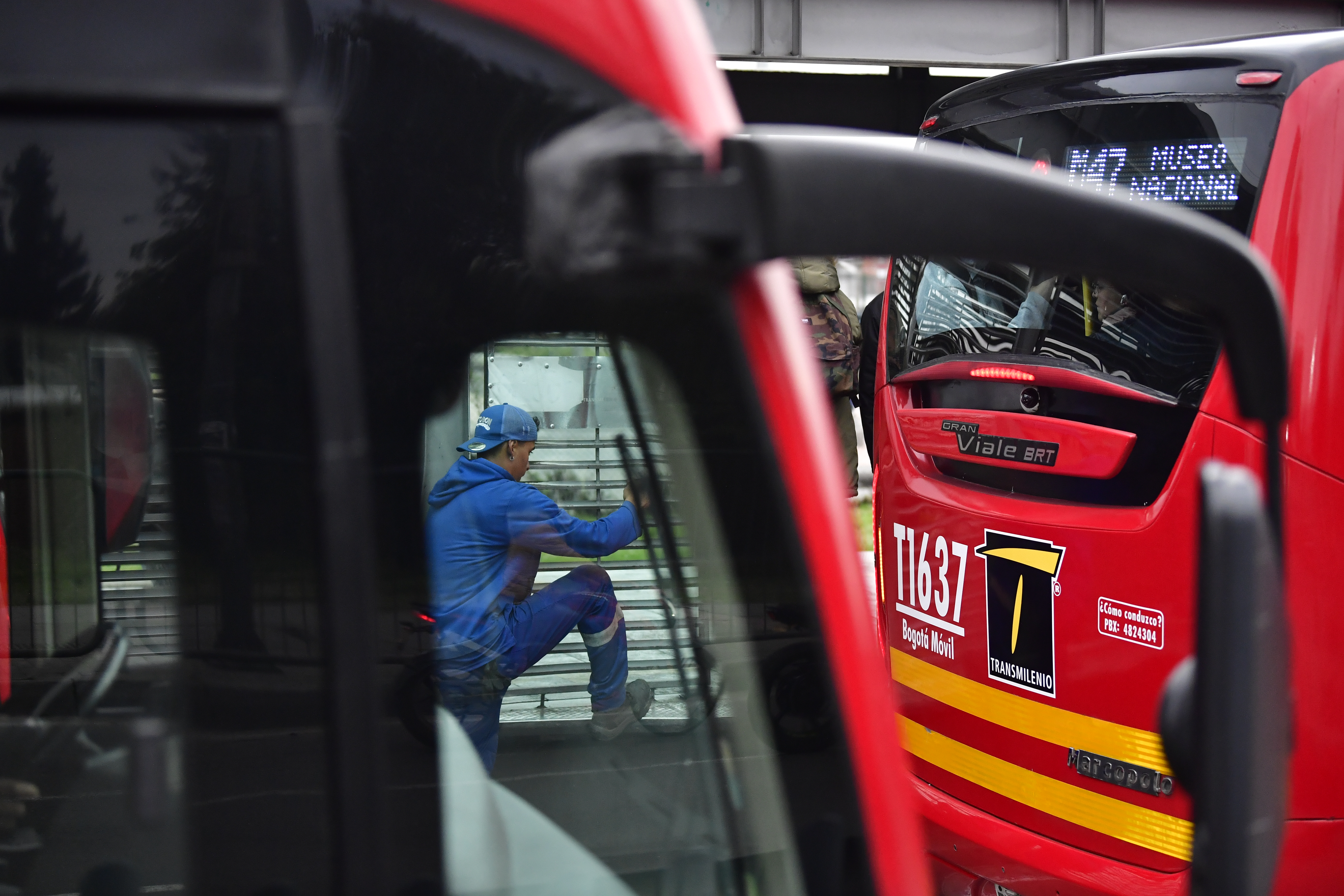Violencia contra guardias: el debate sobre la evasión y el control en Transmilenio