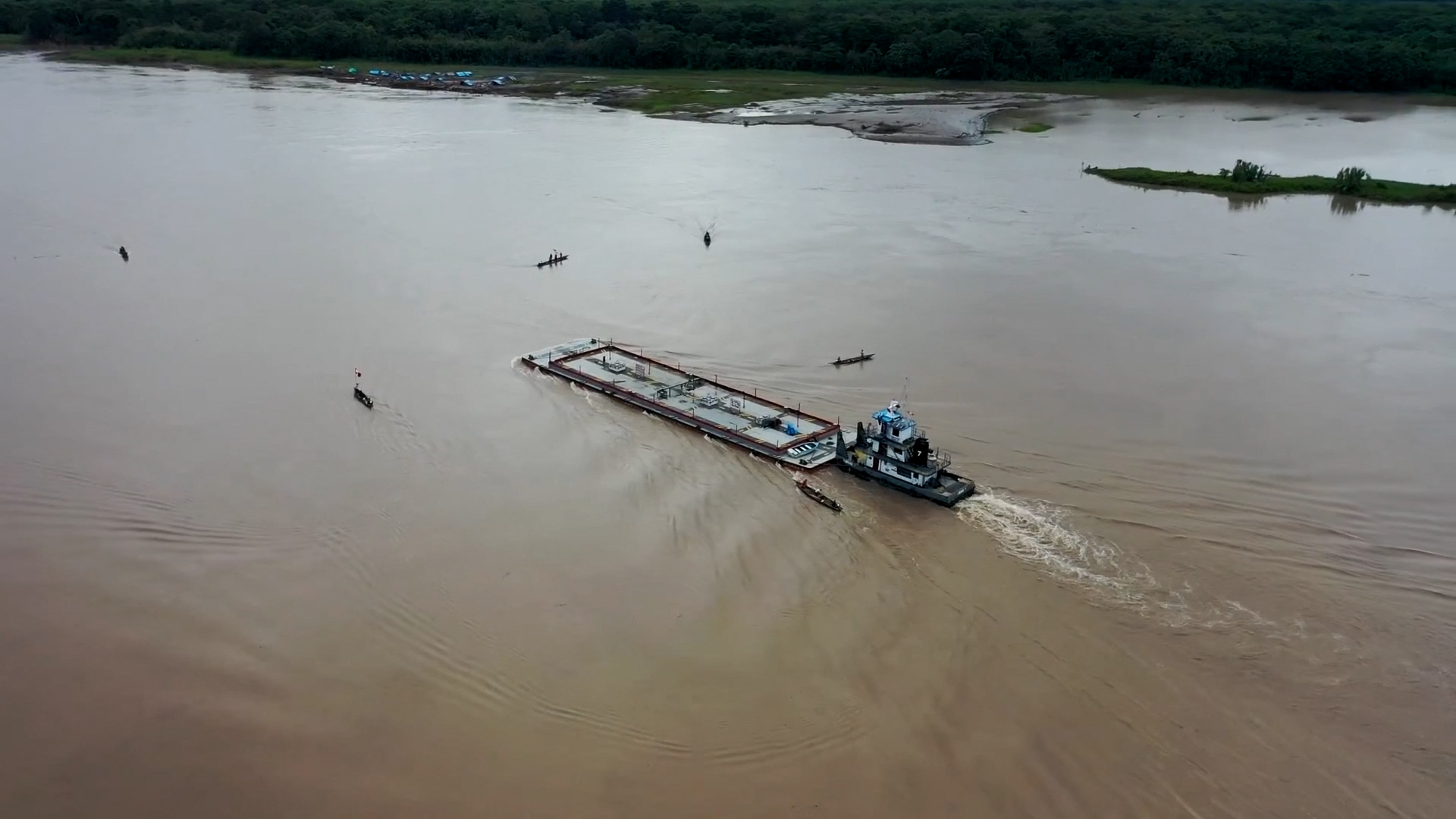 Perú: indígenas en Amazonas retienen barco petrolero con 40.000 barriles de crudo