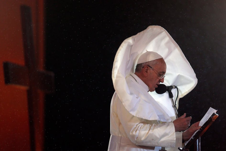 Francisco dice entender por qué los jóvenes pierden la fe en Dios
