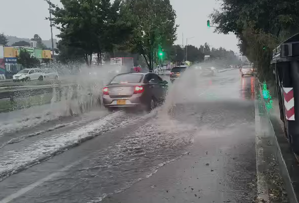 ¿Cómo reclamar un seguro de vehículos por los daños causados por las lluvias?