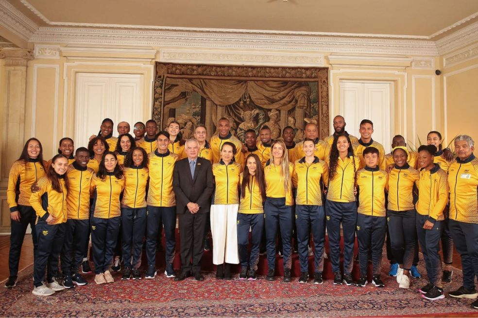 Petro, ausente en la entrega de la bandera a los deportistas que van a los Panamericanos