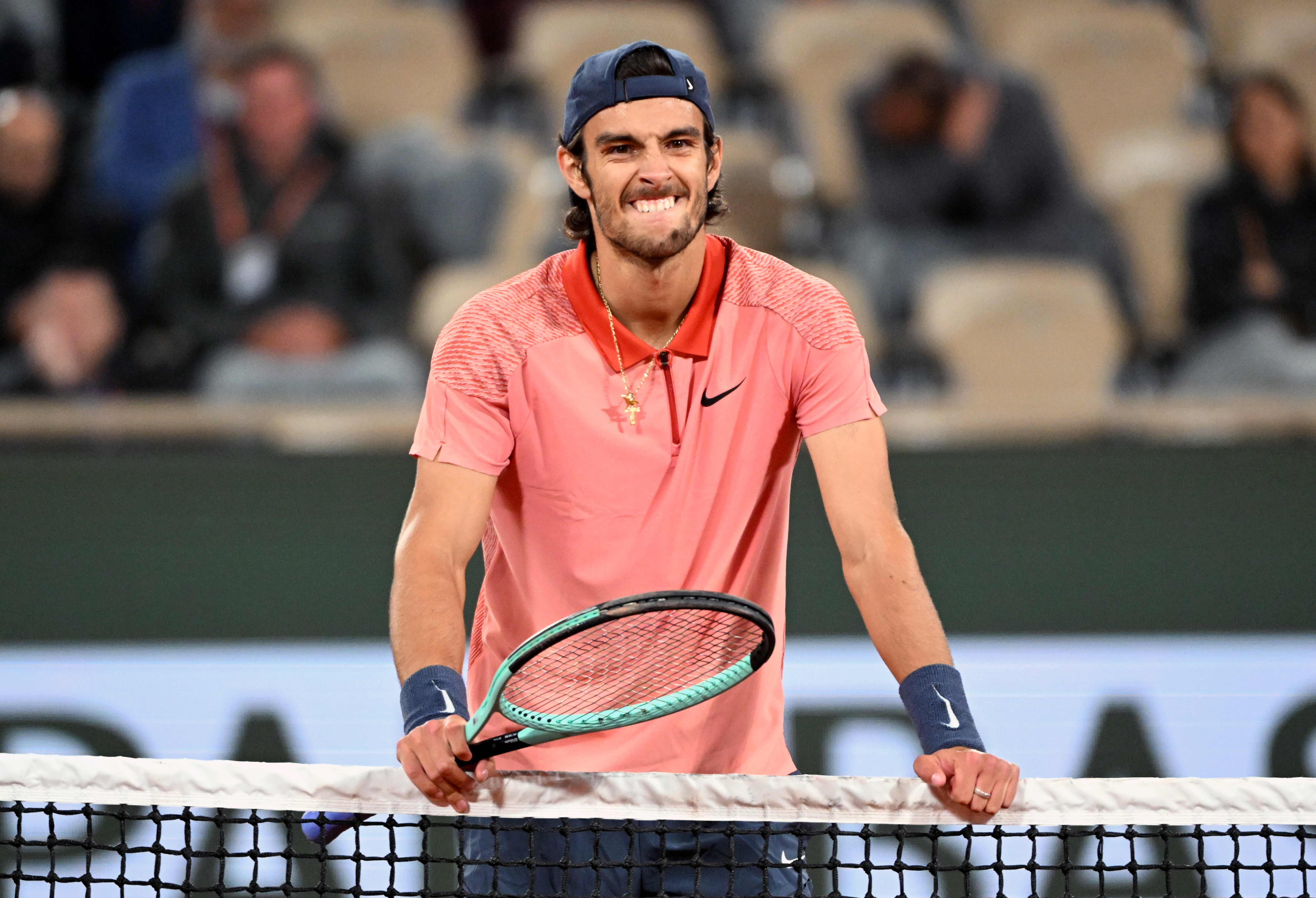 Paris (France), 01/06/2024.- Lorenzo Musetti of Italy in action during his Men's Singles 3rd round match against Novak Djokovic of Serbia during the French Open Grand Slam tennis tournament at Roland Garros in Paris, France, 01 June 2024. (Tenis, Abierto, Francia, Italia) EFE/EPA/CAROLINE BLUMBERG