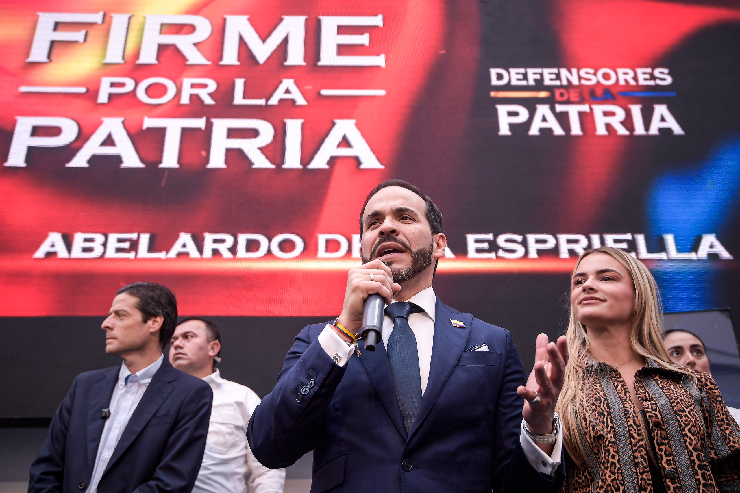 Este 4 de diciembre Abelardo de la Espriella presentó cuatro millones de Firmas en la Registraduría