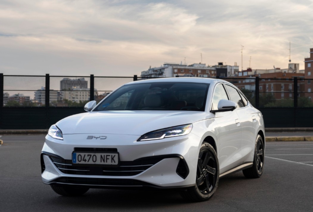 BYD presenta Seal 6 DM-i, el híbrido enchufable con hasta 1.505 km de autonomía