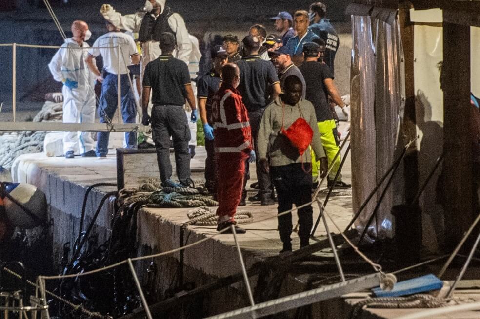 Italia autoriza el desembarco de 182 migrantes rescatados en el Mediterráneo