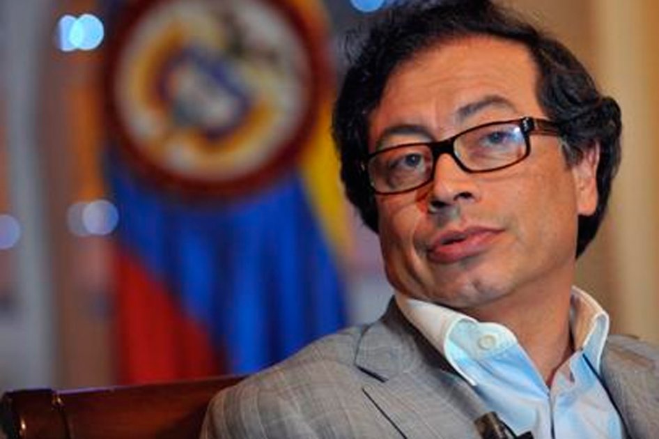 No estamos amangualando ningún proceso clandestino de contratación privada: Petro