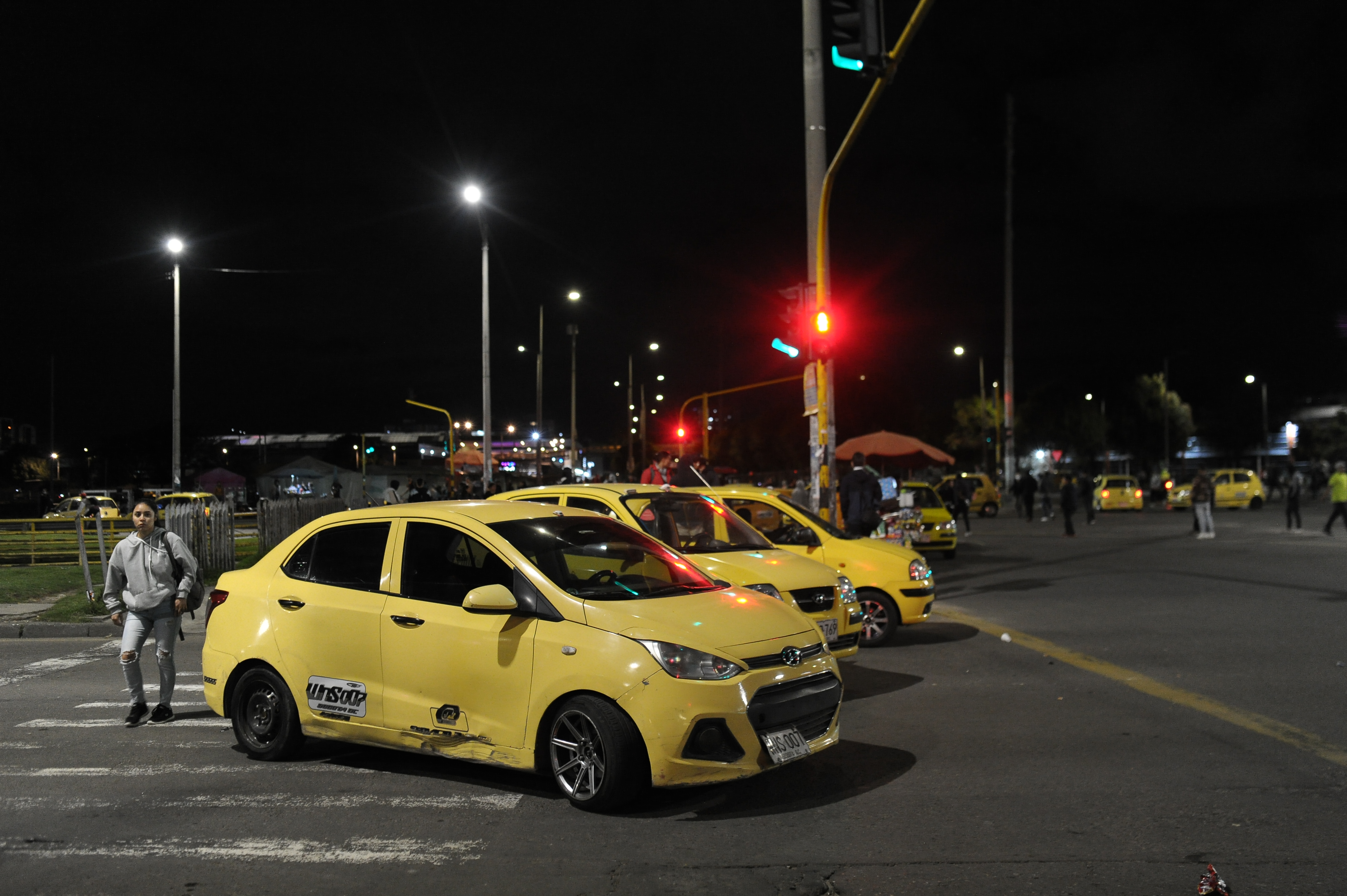 Movilidad en Bogotá: taxistas bloquearon la Calle 26