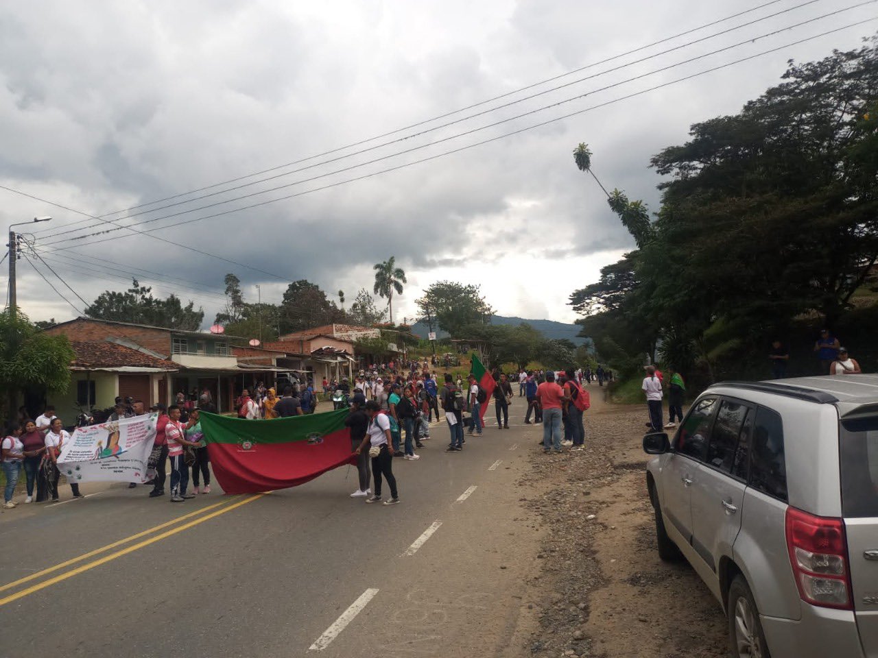 Indígenas del Cauca bloquean vía Panamericana en protesta por asesinato de líder
