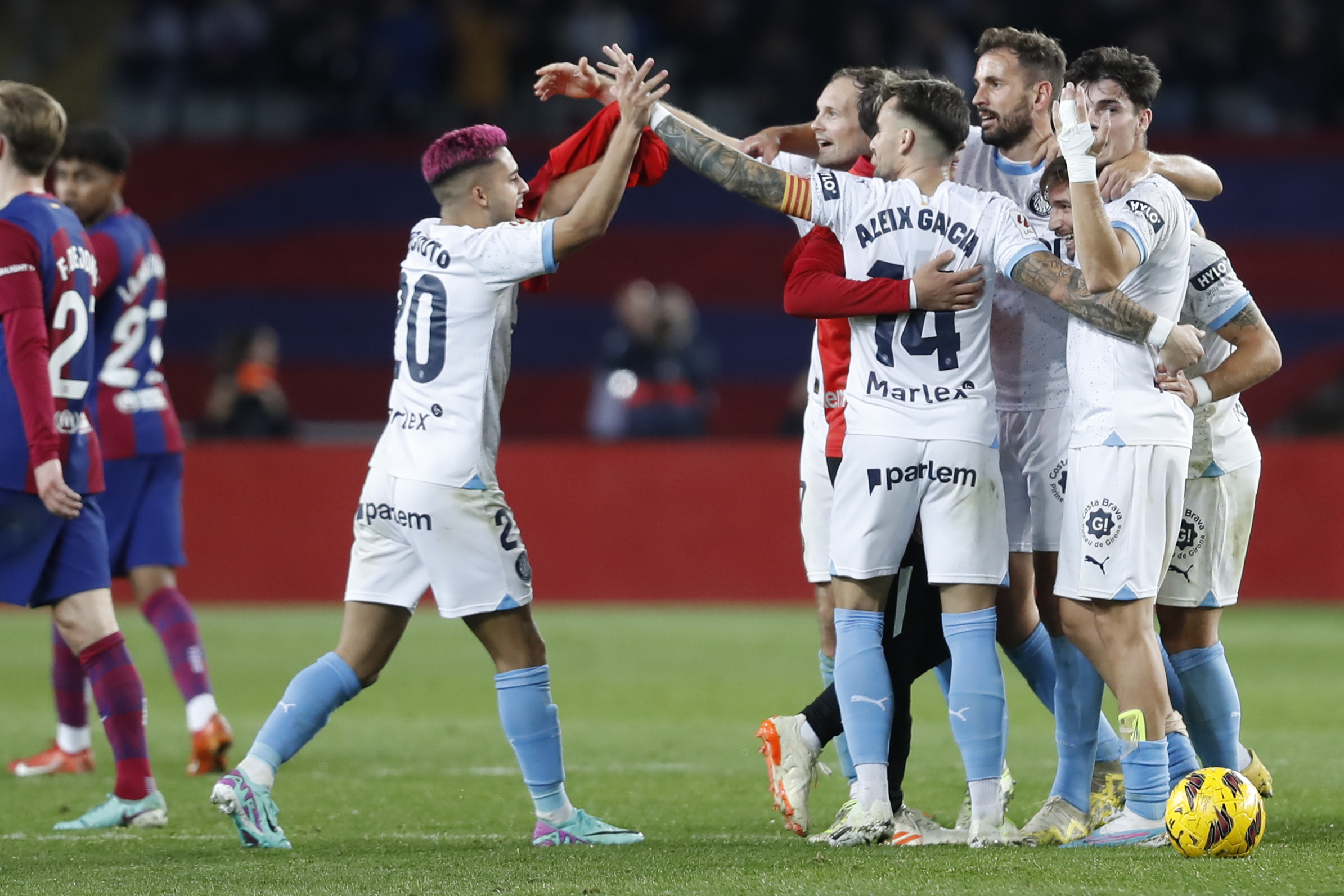 Liga de España: el sorprendente líder Girona vence como visitante al Barcelona
