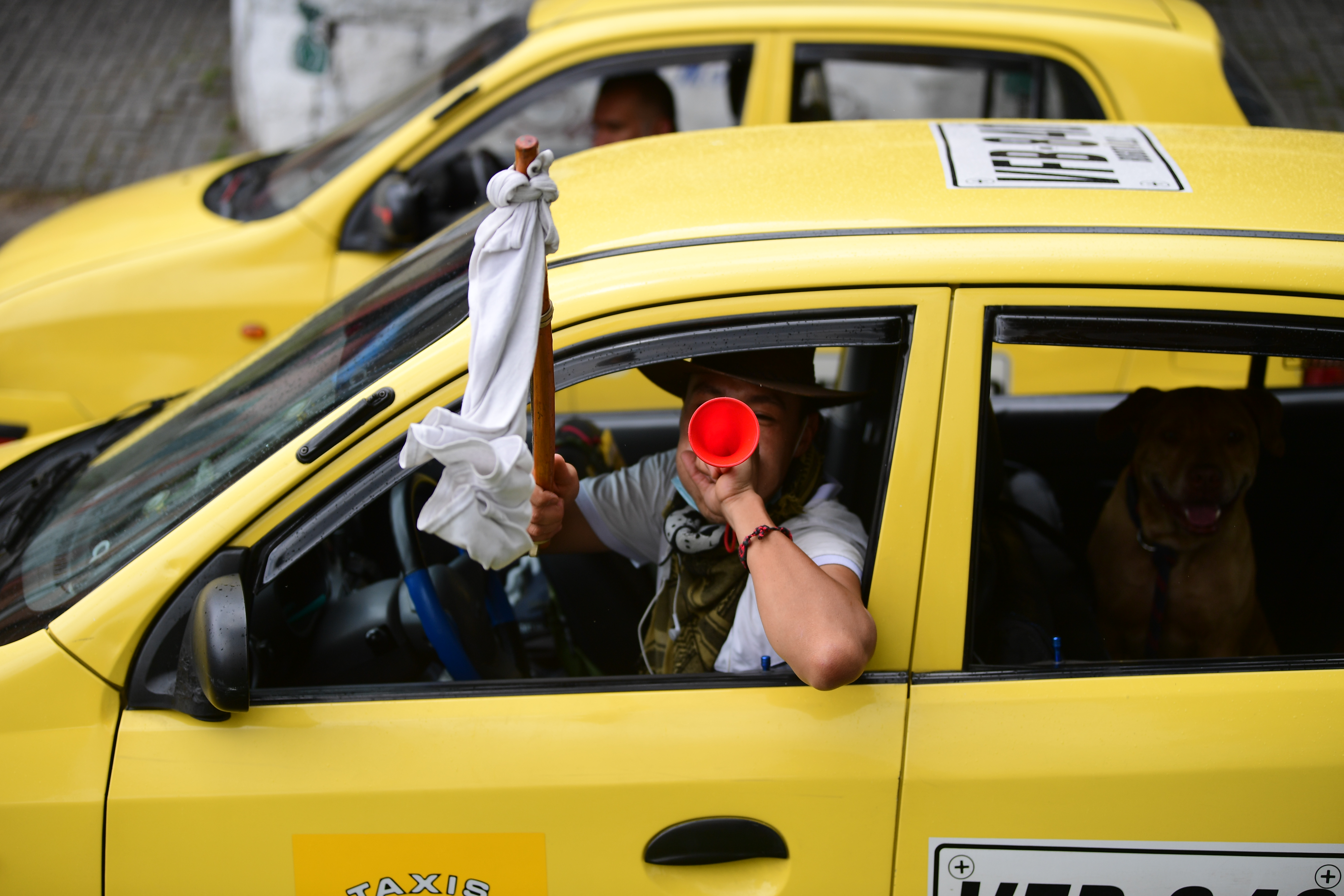 Gremio de taxistas abandonó reunión con MinTransporte, se mantiene paro nacional