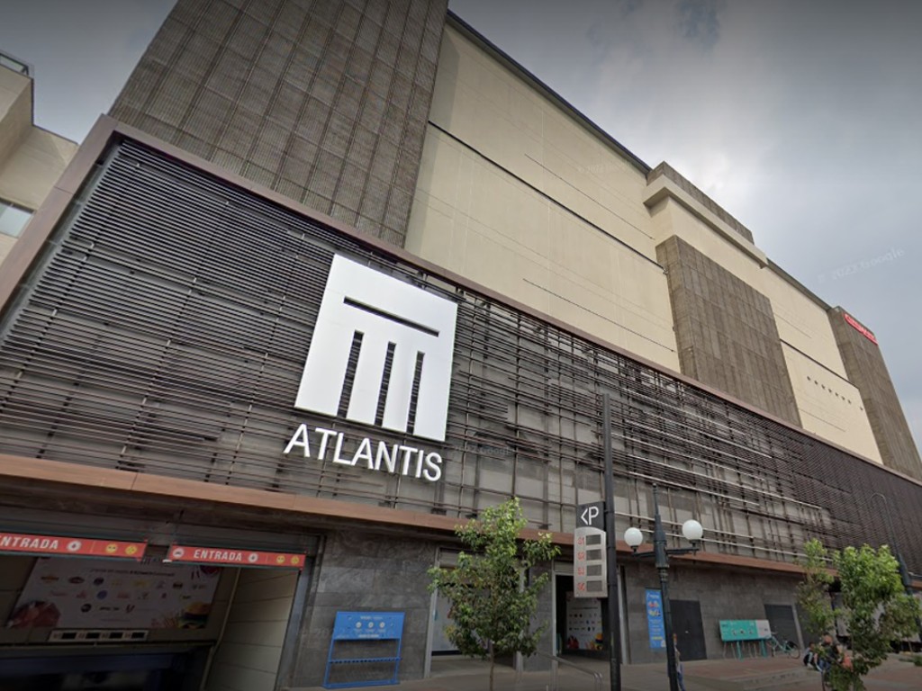 Asaltan a un hombre con revólver en centro comercial de Bogotá: le quitaron un rólex